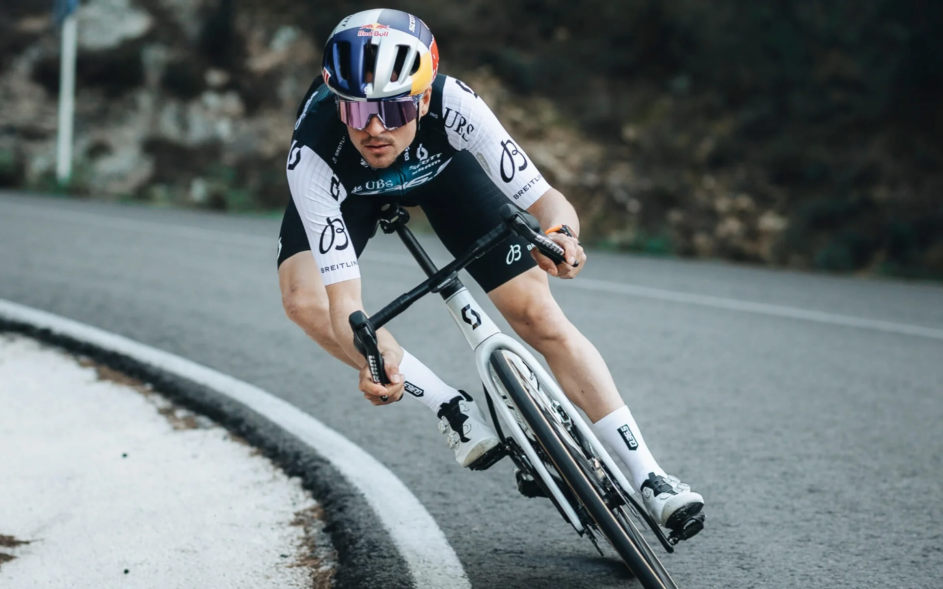 Q36.5 Pro Cycling Team presenta sus ocho corredores para la Vuelta a España 2025