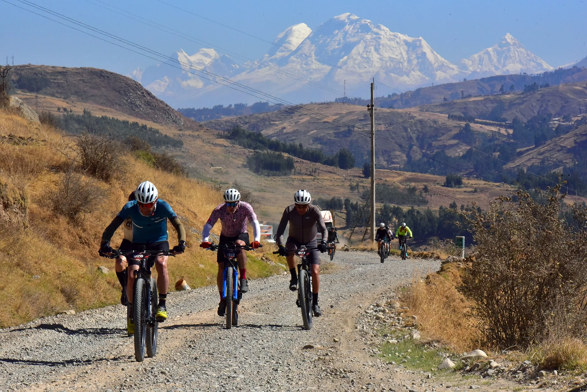 Rafael Delgado y Ruth Ticona se imponen en la salvaje aventura de la Génesis Inka MTB 2026