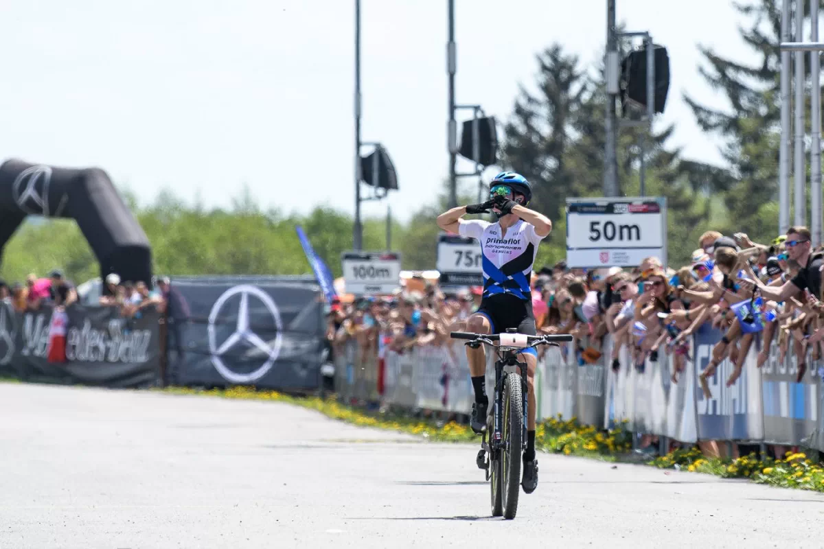 Rebecca McConnell continúa con su racha y gana también en Nove Mesto