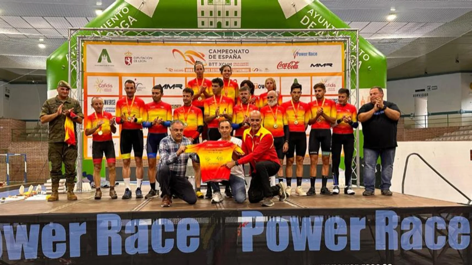 Roberto Bou y Tessa Kortekaas se proclaman campeones de España de MTB Ultramaratón