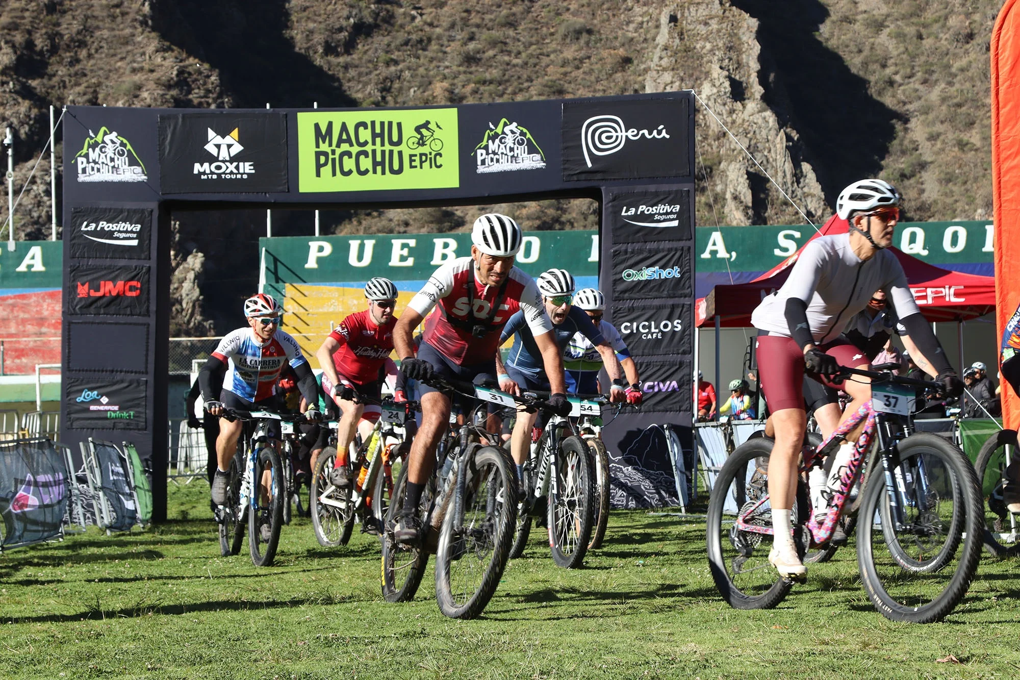 Rodney Soncoo y Silvana Gómez conquistan la mítica batalla del Machu Picchu Epic 2026