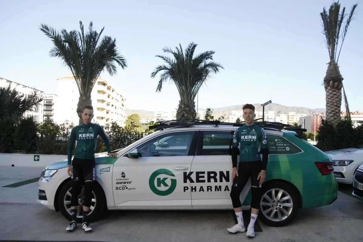 Roger Adrià y José Félix Parra renuevan con el Equipo Kern Pharma por dos años más