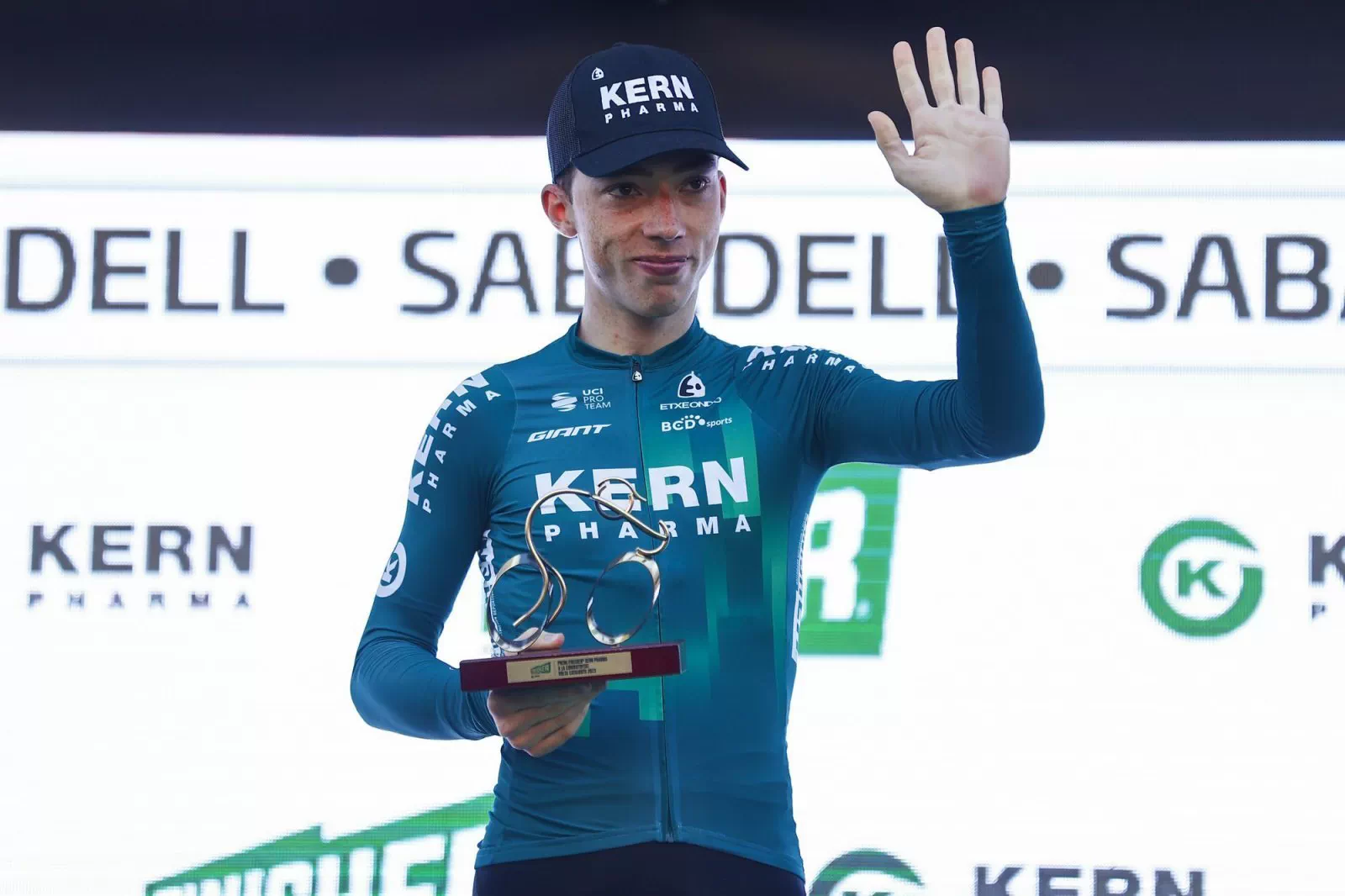 Roger Adrià no continuará en el Equipo Kern Pharma y fichará por un equipo World Tour