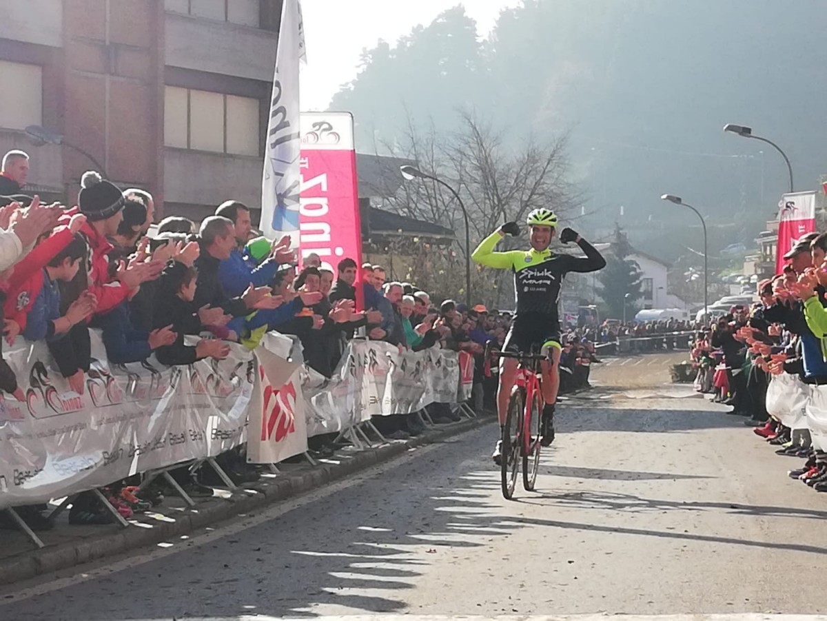 Ruiz de Larrinaga y Olatz Odriozola campeones de Euskadi de ciclocross