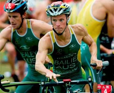 Ryan Bailie y Charlotte McShane vencen en el Triatlon de Lekeitio