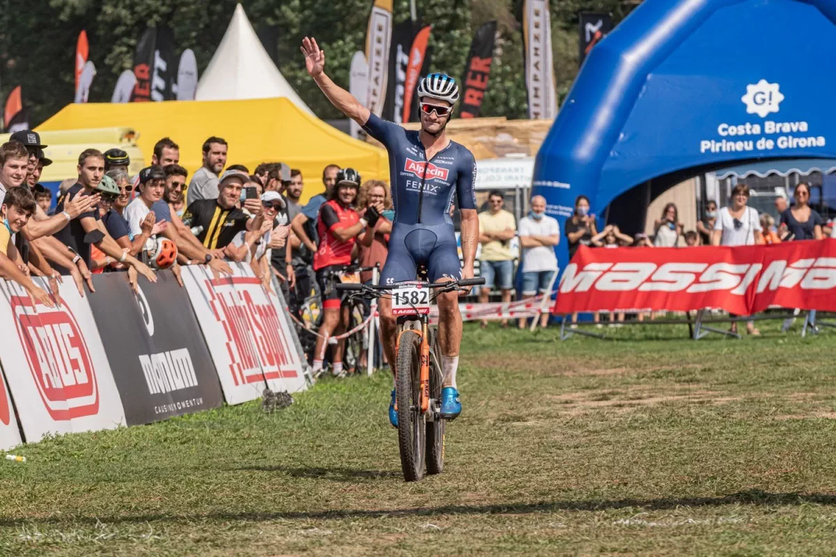 Sam Gaze manda en la Continental Super Cup Massi de la Sea Otter Europe