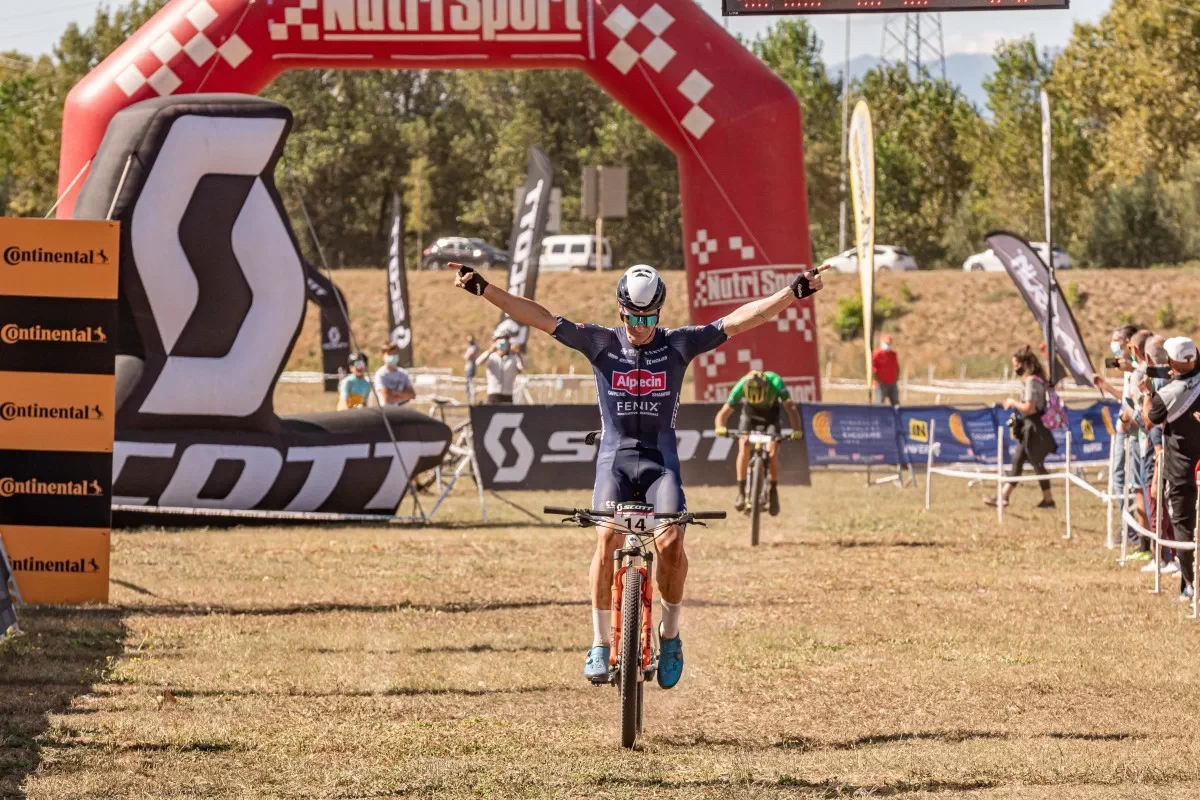 Samuel Gaze y Clàudia Galicia ganadores en la Scott Marathon Cup de Girona