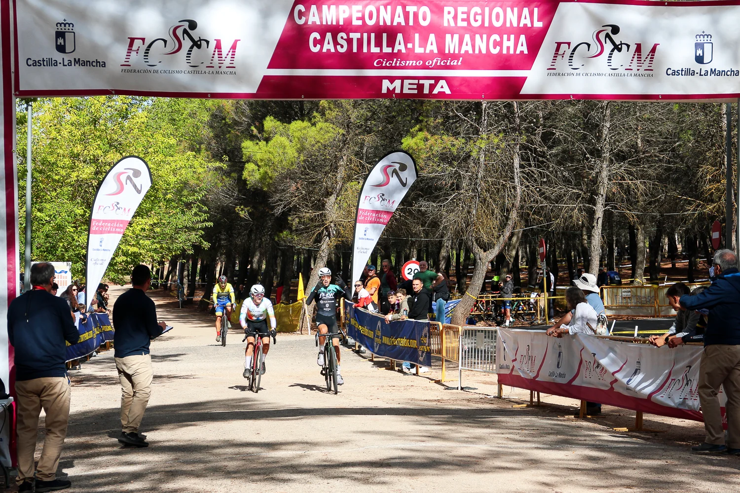 Sandra García y Mario Castro triunfan en el I Ciclocross de Montiel