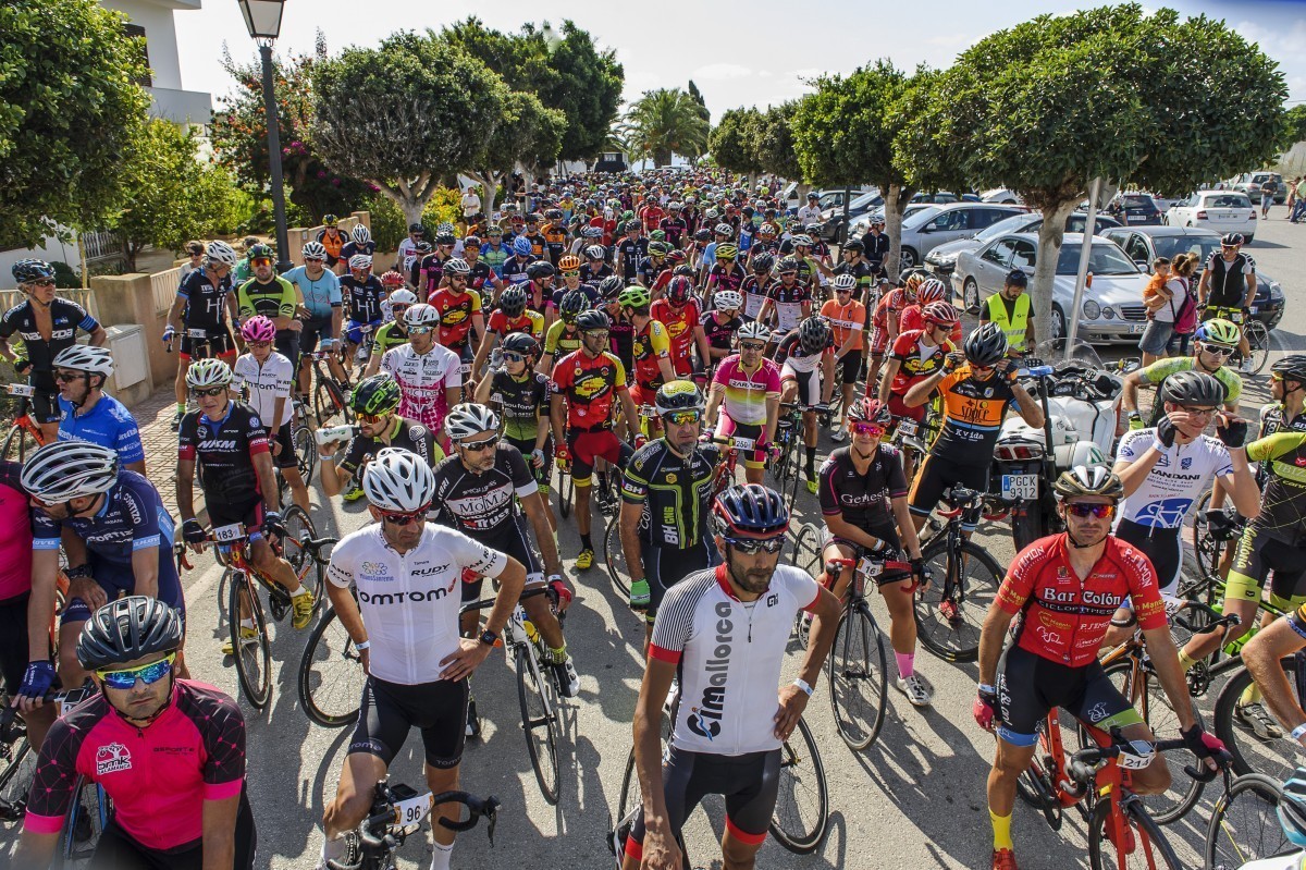 Sant Antoni de Portmany acogerá la salida de la XVI Vuelta a Ibiza Campagnolo