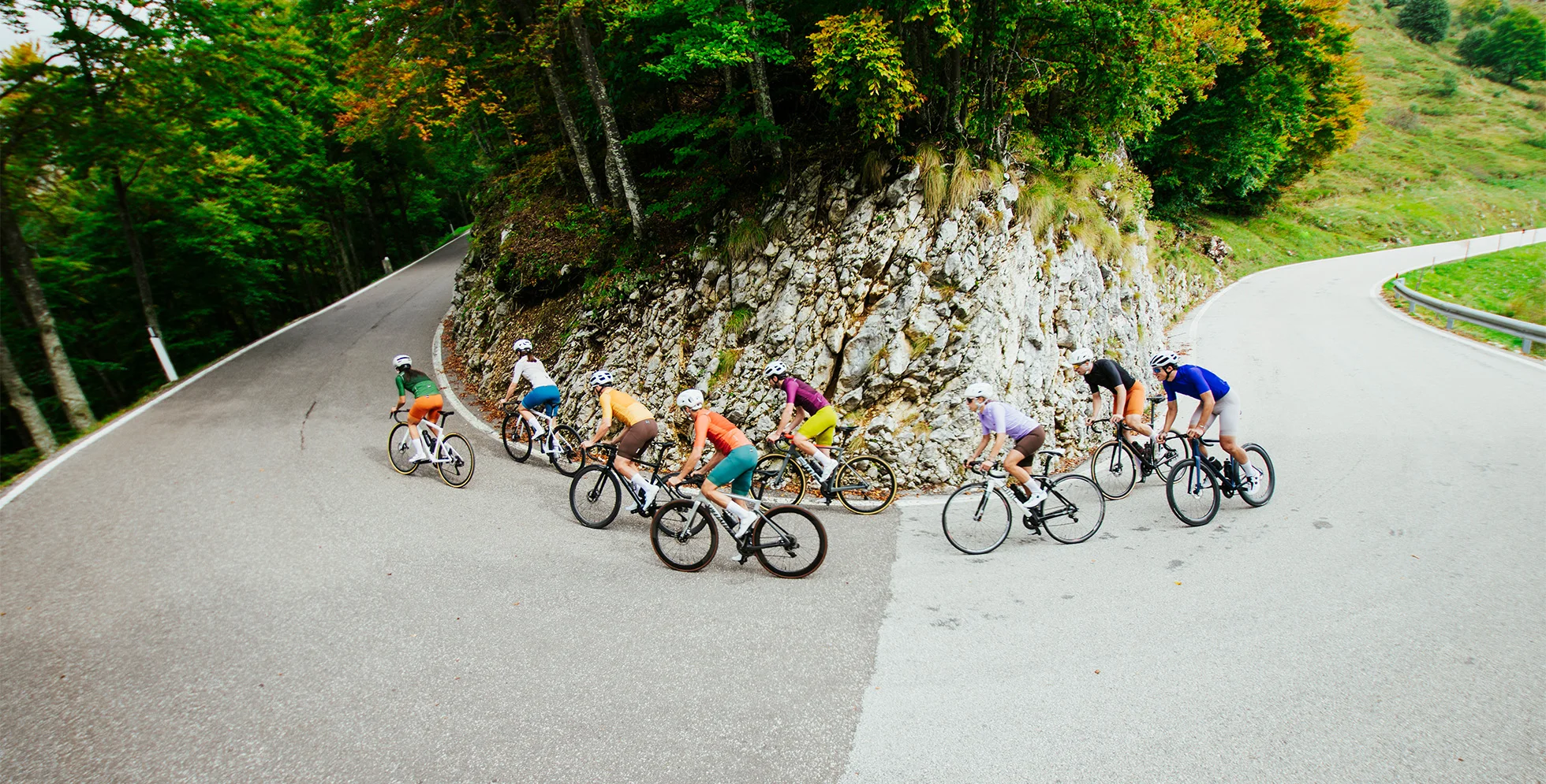 Santini revoluciona la indumentaria de competición con MADSS (Mega AeroDynamic Speed Shell)