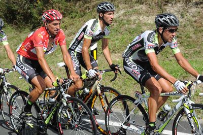 Carlos Sastre felicita a Cobo tras su victoria