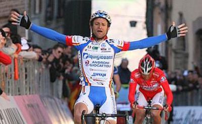Scarponi nuevo líder en la Tirreno Adriático Scarponi nuevo líder en la Tirreno Adriático