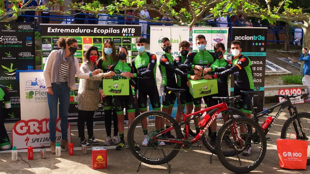 Se presentó en Plasencia el equipo MTB Extremadura-Ecopilas 2021