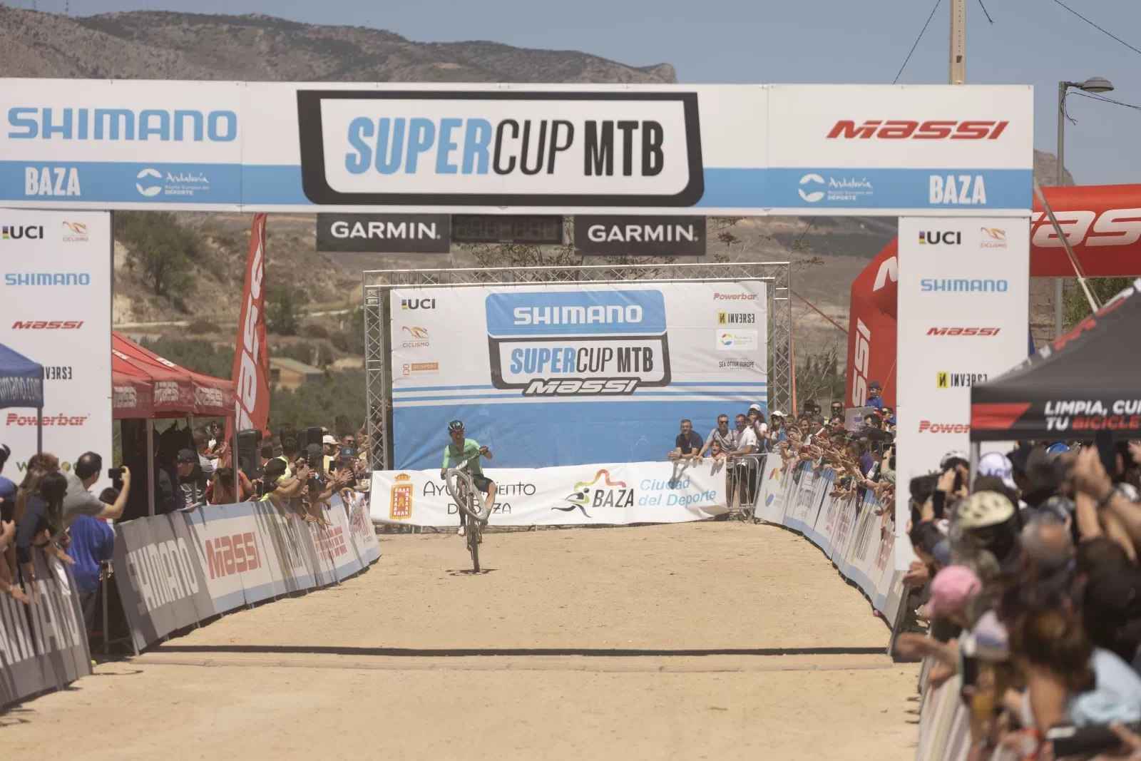 Shimano Super Cup Massi: David Campos y Rebacca Henderson ganan en Baza