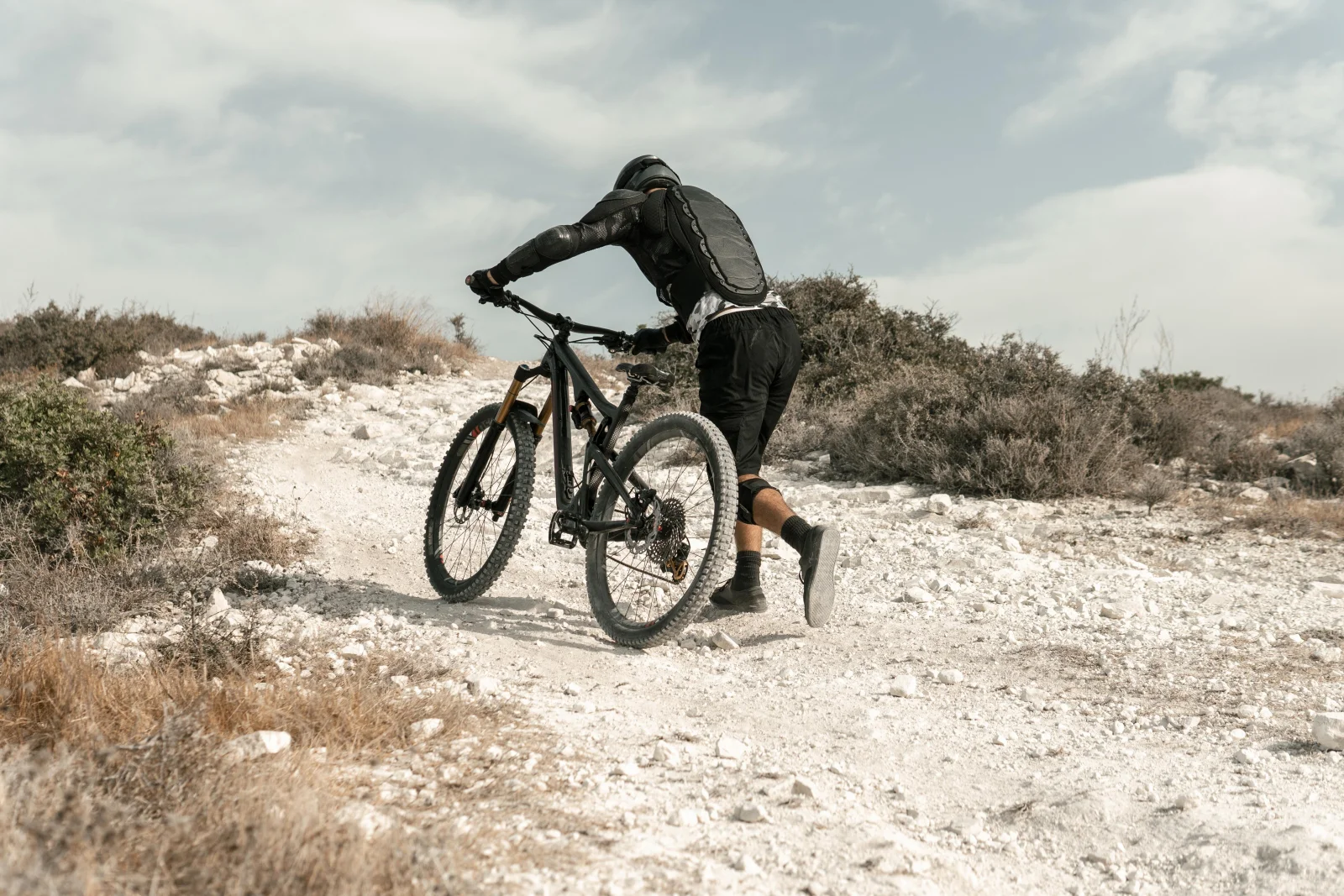 Siente la adrenalina: descubre las rutas de ciclismo más extremas del mundo