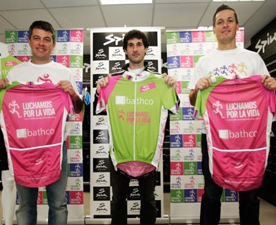 Spiuk con el proyecto solidario Luchamos Por La Vida en la TITAN 2014