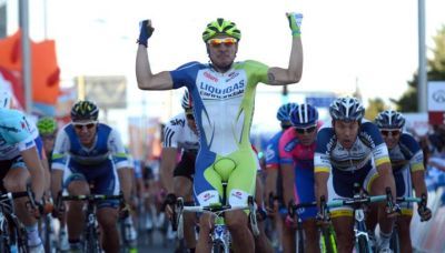 Elia Viviani el más rápido en la primera etapa del Tour de Pekin