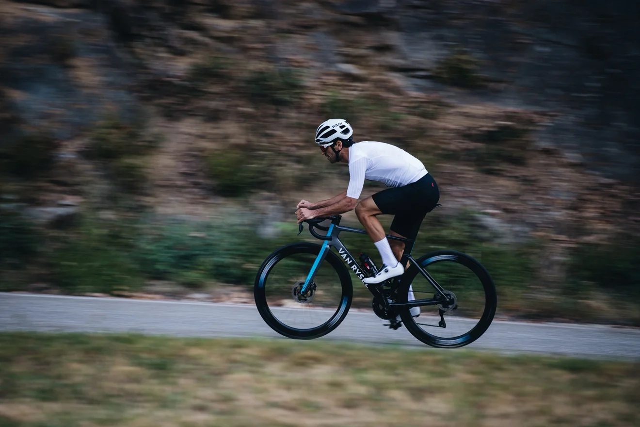 Swiss Side presenta su primera colección de ropa de ciclismo de carretera AERO Ultimate
