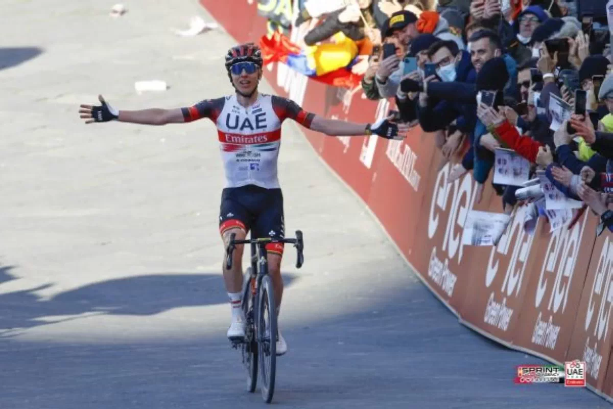 Tadej Pogacar se lleva la Strade Bianchi con Valverde segundo