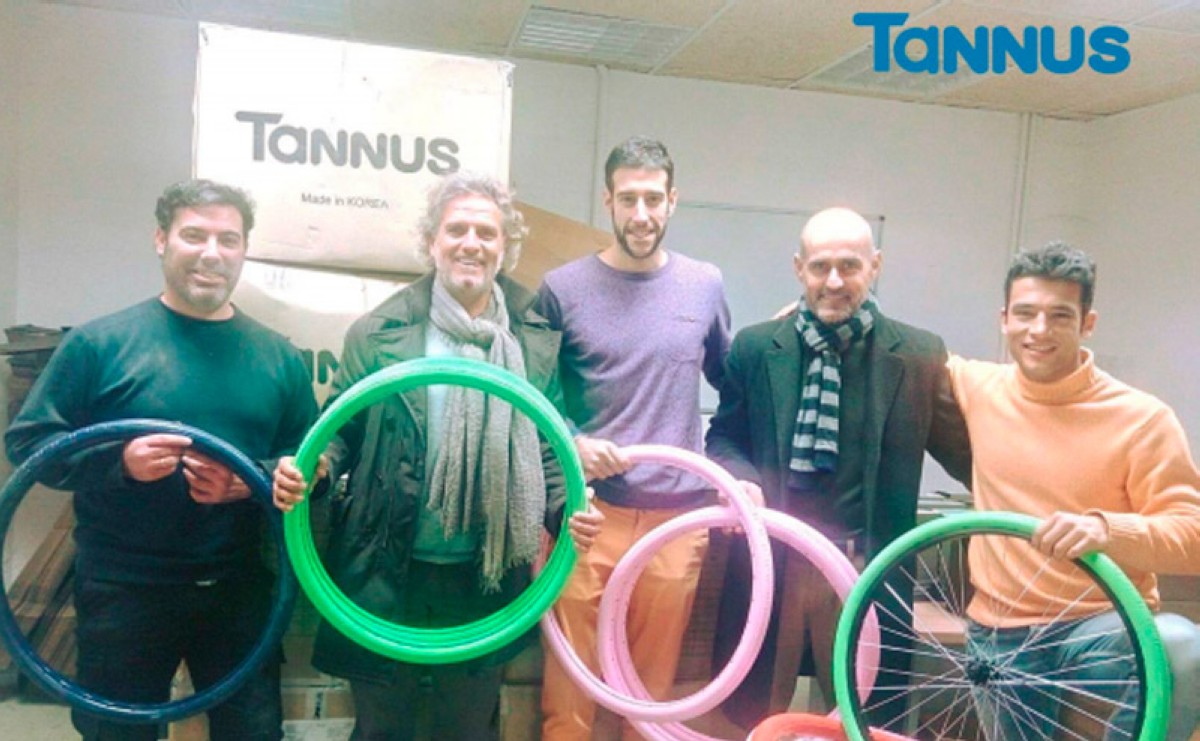 Tannus Tires dona 220 cubiertas a Bicicletas Sin Fronteras