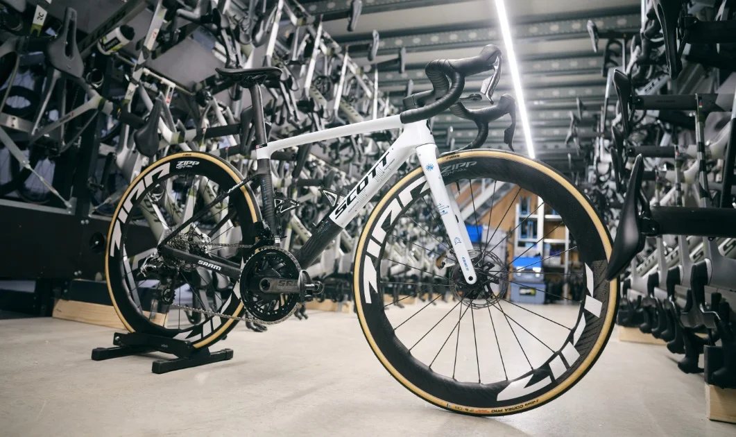 Te descubrimos como se contruyó la Scott Addict RC de Tom Pidcock para este GIRO de Italia