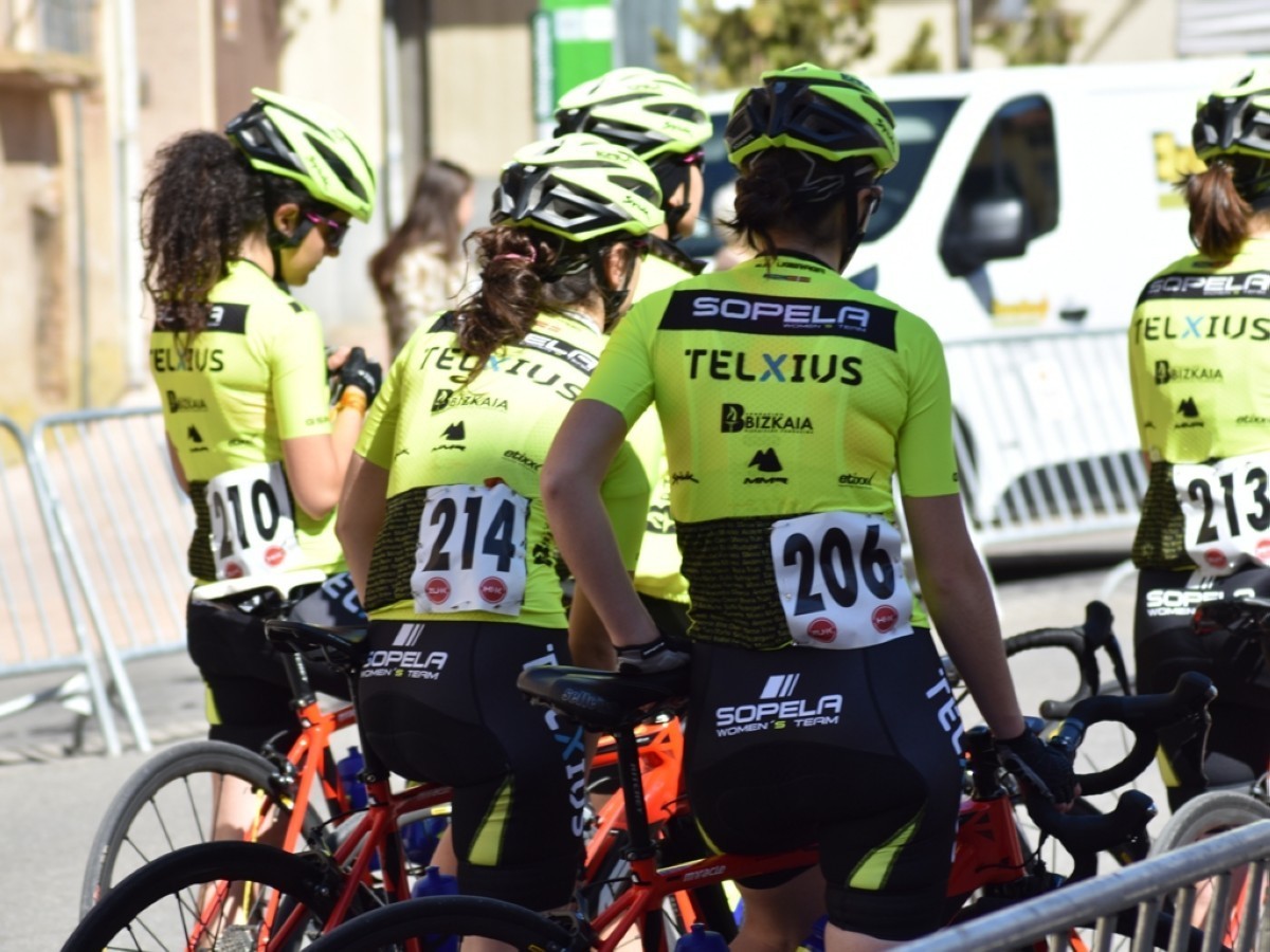 Telxius sigue apoyando al ciclismo femenino y renueva su patrocinio con  Sopela Women Team