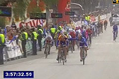 Boonen gana la etapa y David García se fractura la clavícula