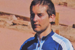 Tobey Spiderman Maguire cambia las redes por la bicicleta