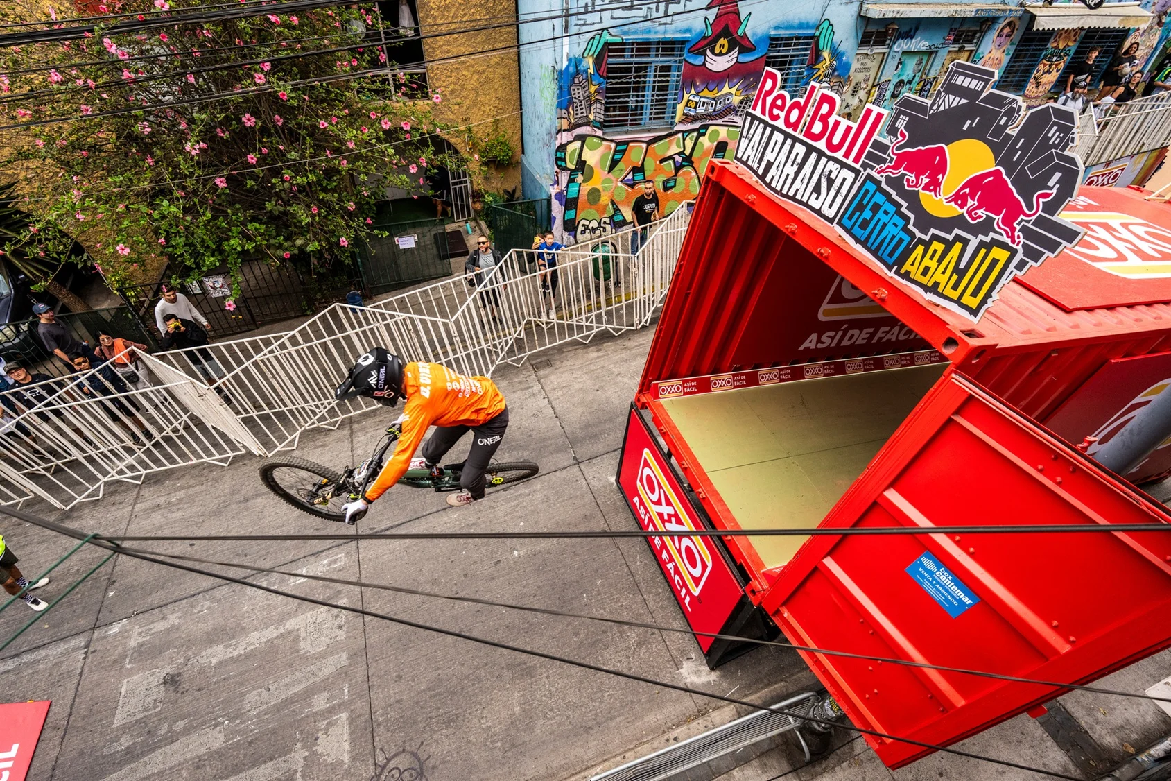 Todo sobre el ciclismo extremo de Red Bull con el Cerro Abajo Chile y el Hardline Australia