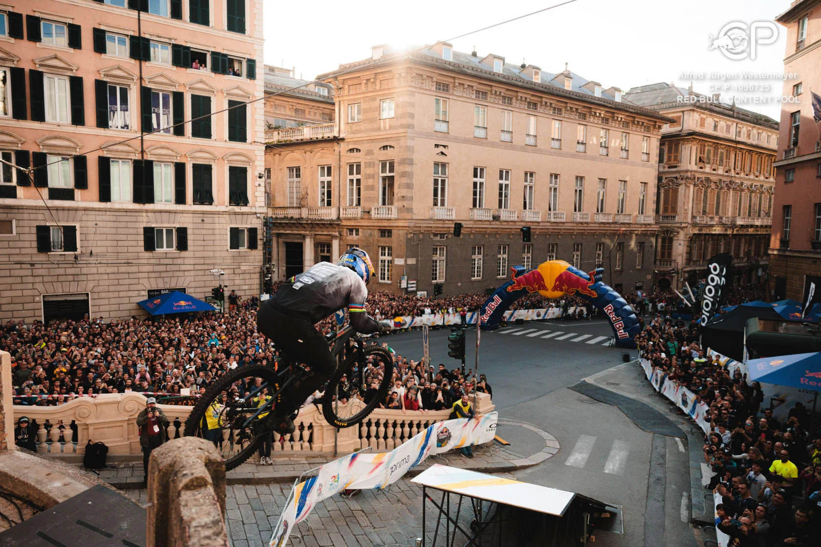 Tomas Slavik gana la primera edición europea de Red Bull Cerro Abajo en Genova