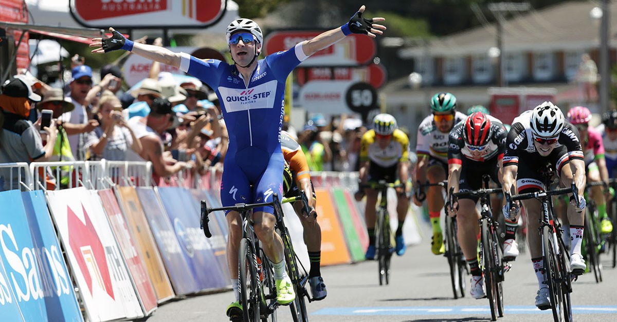 Tour Down Under: Viviani se lleva la tercera, Ewan sigue de líder