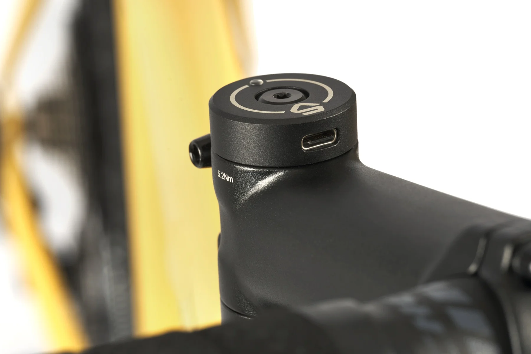 Tout Terrain presenta lo último en cargadores de dinamo: Cinq Plug Pure 7