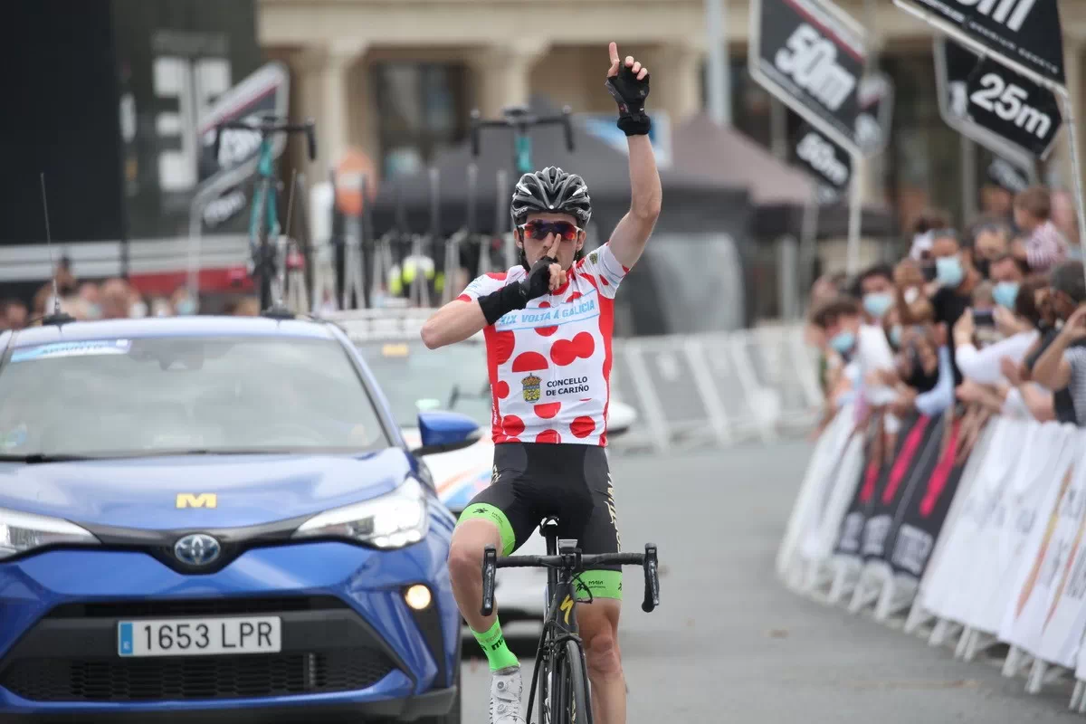 Triunfo final de Álex Martín en la Volta Ciclista Galicia