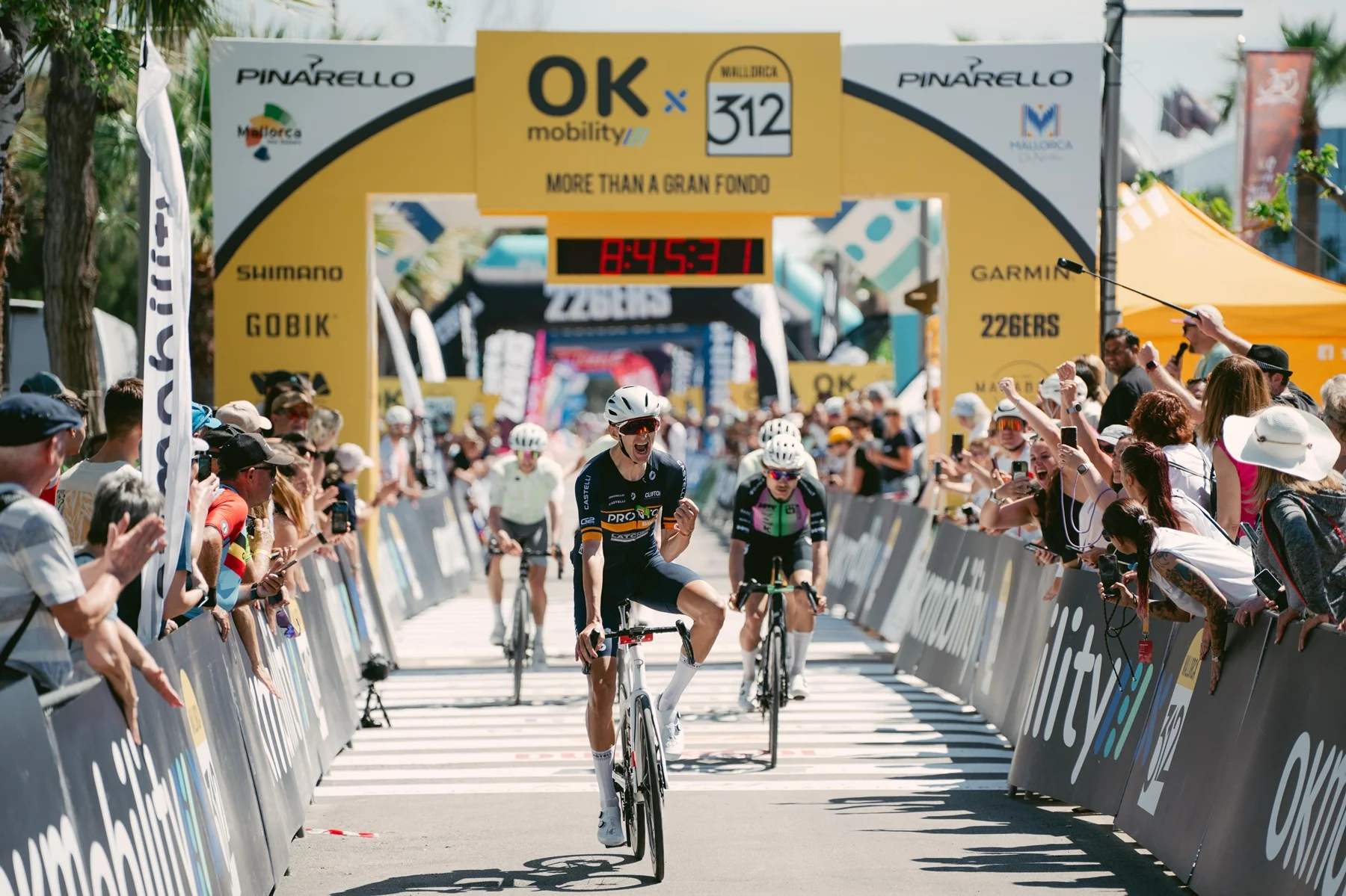 Trono para Luke Barfoot y Janine Meyer destroza el crono femenino logrando el récord histórico en la Mallorca 312 OK Mobility