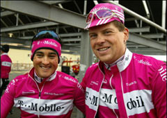 Jan Ullrich y Oscar Sevilla juntos en la presentación del T-Mobile