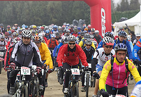 El frío y la lluvia no pueden con los 1.300 participantes de La Clásica de Valdemorillo