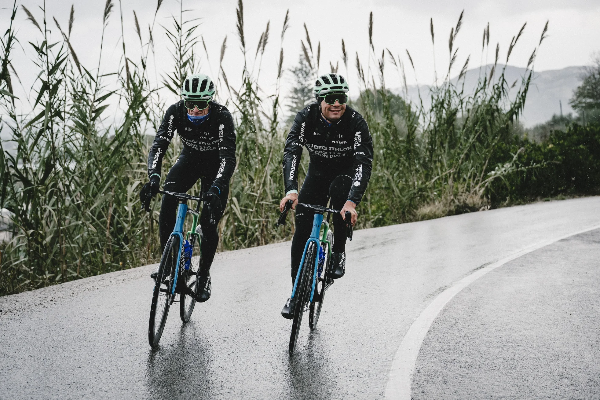 Van Rysel Lanza las Chaquetas RCR-R PRO. El Alto Rendimiento para Ciclistas Pro en Invierno