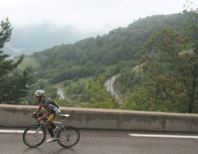 Victor del Corral gana el triatlón de Alpe D Huez