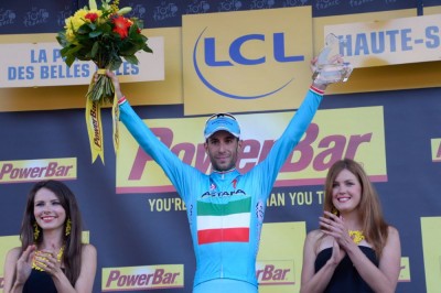 Vicenzo Nibali logra su segunda etapa y recupera el amarillo