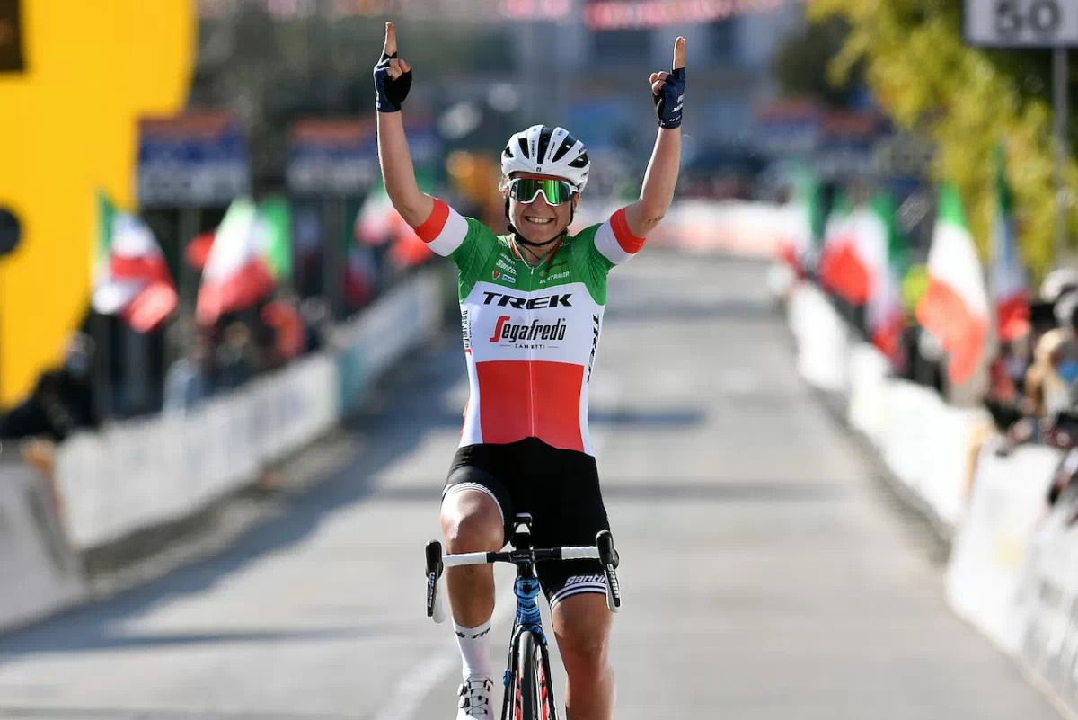 Vídeo: Así fue la victoria de Elisa Longo en el Trofeo Alfredo Binda |  Bikezona.com