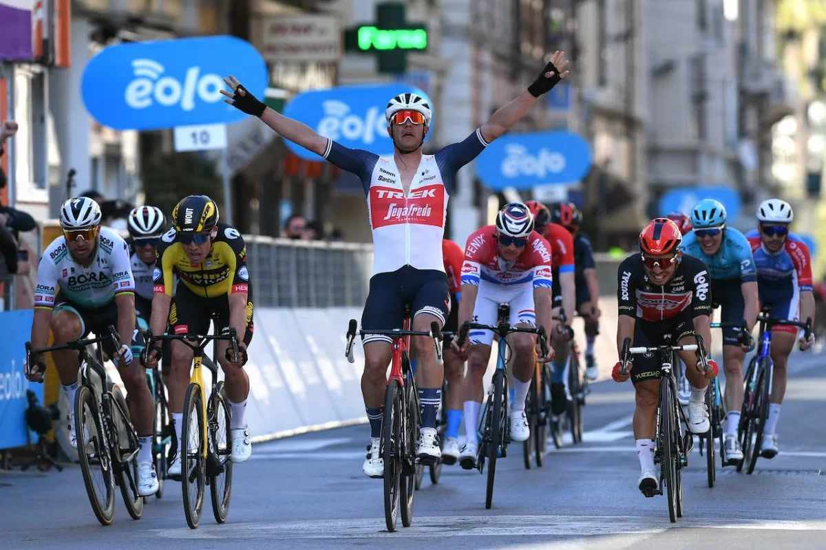 Vídeo: Así fue la victoria de Jasper Stuyven en la Milán - San Remo