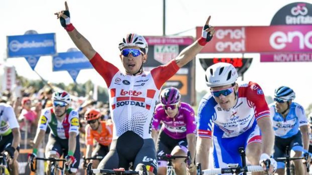 Vídeo Giro de Italia: Ewan gana antes de llegar a la montaña