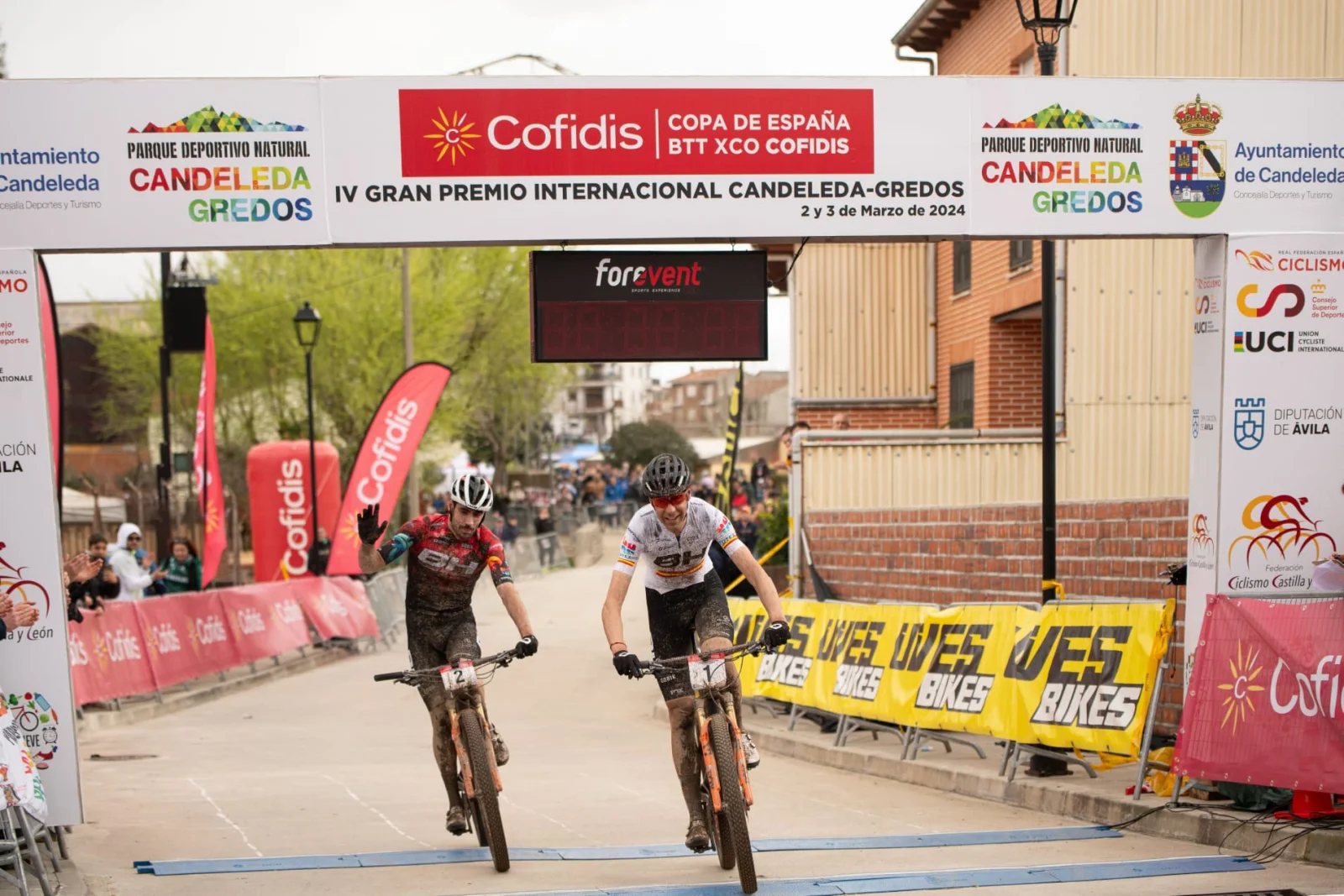 VÍDEO: Lo mejor de la Copa de España de MTB - XCO celebrada en Candeleda