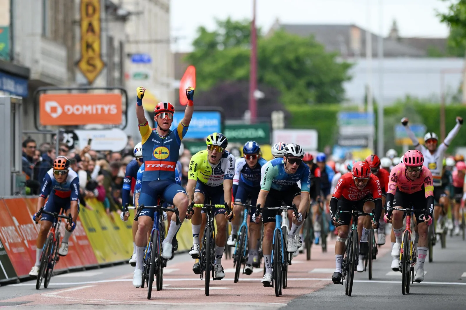 VÍDEO: Mads Pedersen regresa ganando la etapa inicial del Critérium del Dauphiné