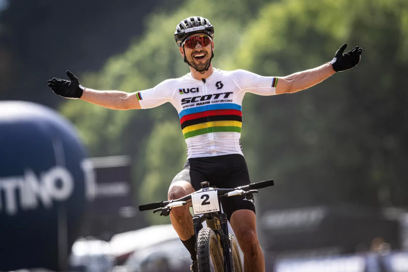 Vídeo: Nino Schurter logra en Val di Sole su victoria número 35 en Copa del Mundo