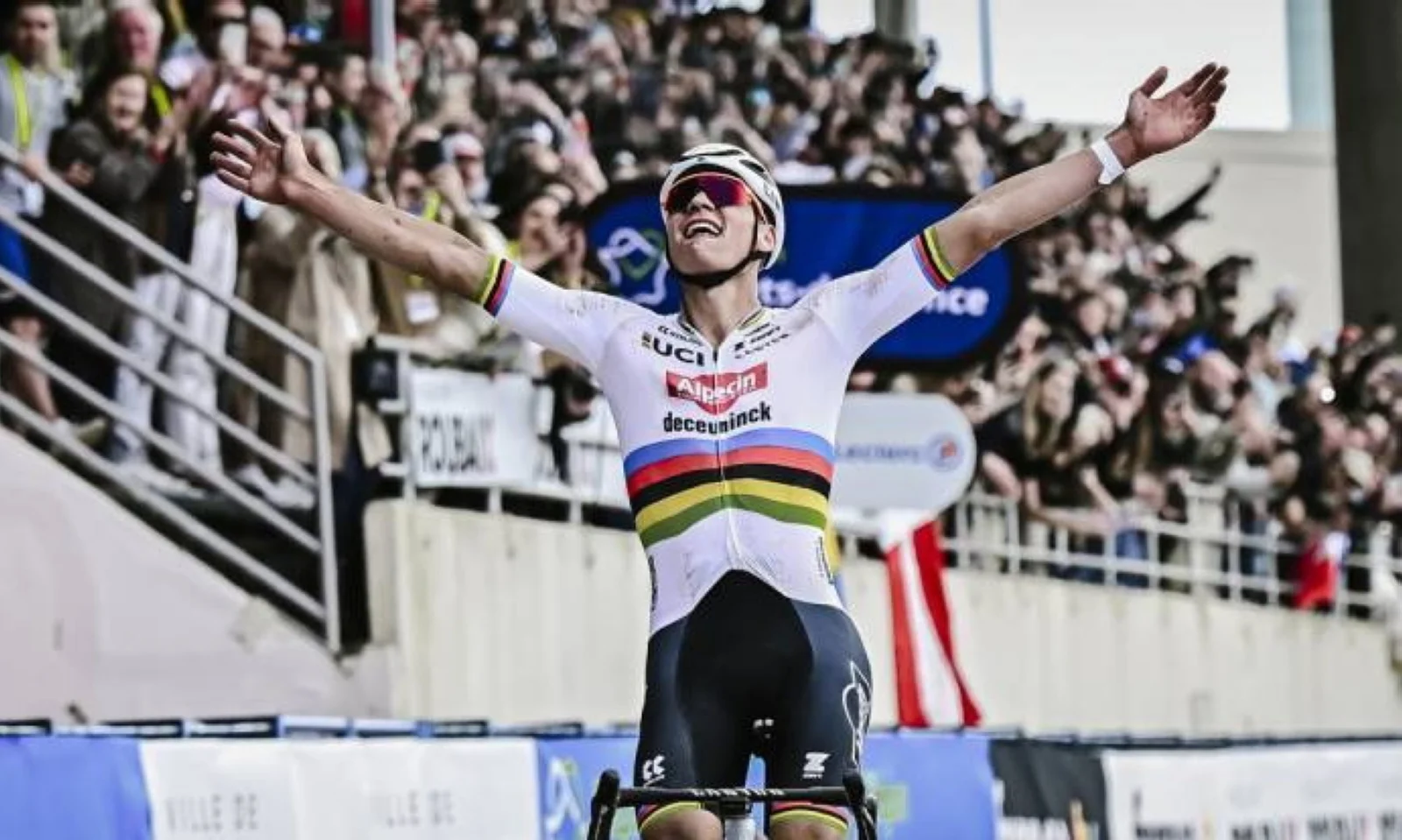 Vídeo París-Roubaix 2024: Así fue una nueva victoria de Mathieu van der Poel