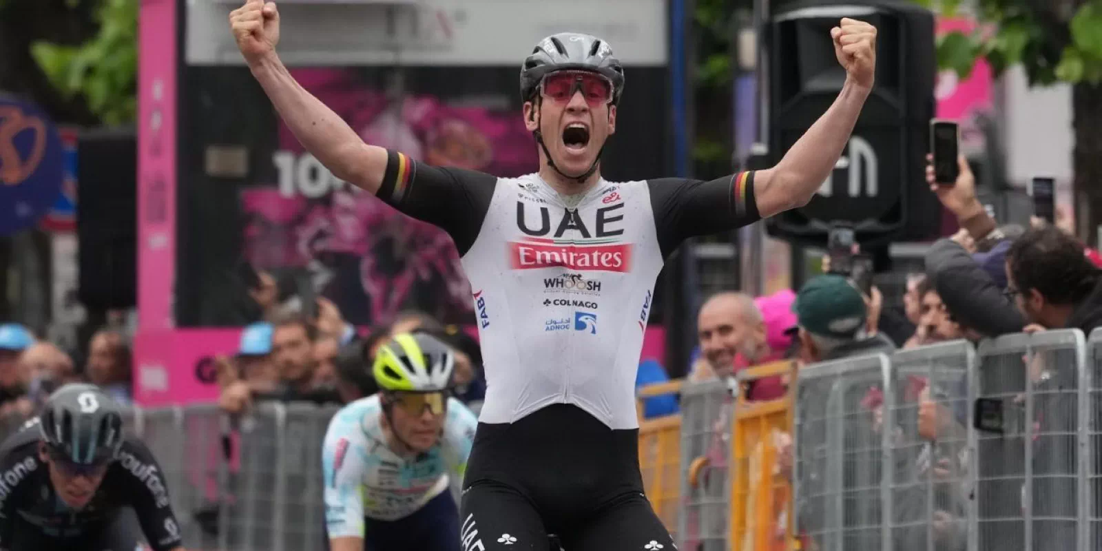 Vídeo: Pascal Ackermann gana la etapa 11 del Giro de Italia 2023