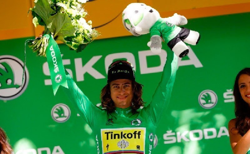 Vídeo: Peter Sagan gana por milímetros en el Tour