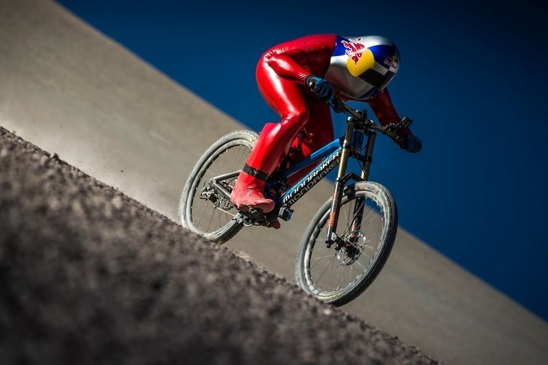 Vídeo: Récord del mundo de velocidad... bajando a 167 km/h con una Mondraker