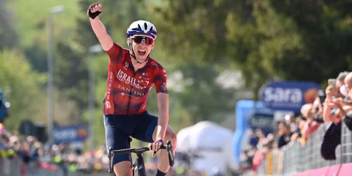 Vídeo resumen: Dan Martin gana la etapa 17 del Giro de Italia